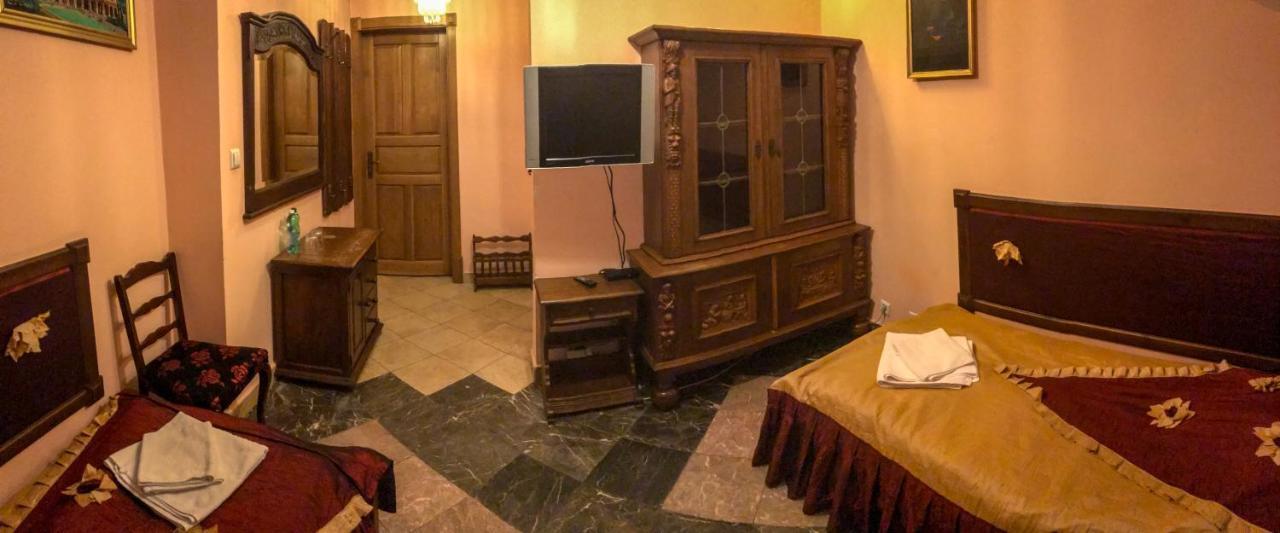 Ostrowiec Świętokrzyski Palac Tarnowskich المظهر الخارجي الصورة